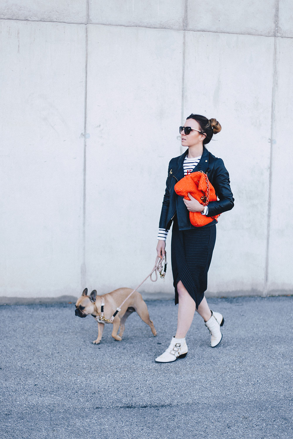 Outfit mit Bleistiftrock, Nadelstreifen kombinieren, Chloe Susanna Boots, Nina Ricci Tasche, Second Hand Shopping, Lederjacke stylen, Etre Cecile Streifenshirt, whoismocca.me