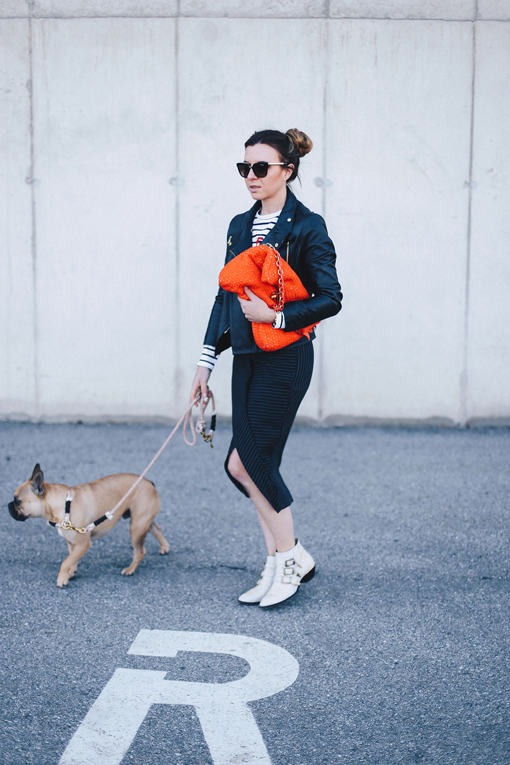 Vintage Designer Taschen, Outfit mit Bleistiftrock, Nadelstreifen kombinieren, Chloe Susanna Boots, Nina Ricci Tasche, Second Hand Shopping, Lederjacke stylen, Etre Cecile Streifenshirt, whoismocca.me