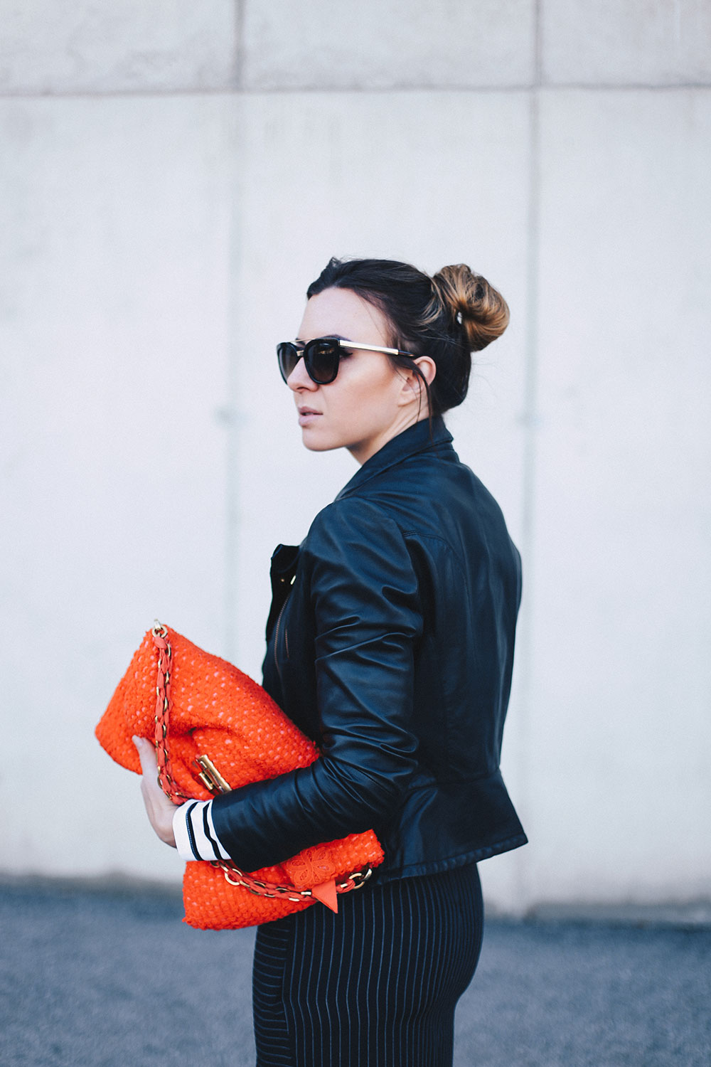 Outfit mit Bleistiftrock, Nadelstreifen kombinieren, Chloe Susanna Boots, Nina Ricci Tasche, Second Hand Shopping, Lederjacke stylen, Etre Cecile Streifenshirt, whoismocca.me