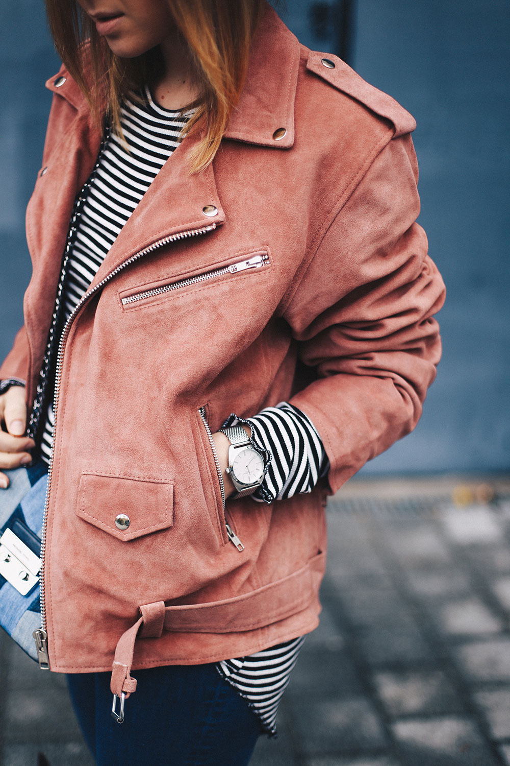 Outfit mit rosa Oversize-Bikerjacke von Reclaimed Vintage, Streetstyle, Metallic Boots, Outfit Blog, Fashion Blog, Modeblog, whoismocca.me