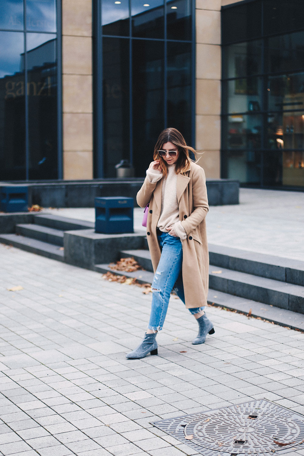 Boyfriend Jeans Outfit mit Camel Mantel und Glitzer-Boots, Fashion Blog, Modeblog, Outfit Blog, Style Diary, Glitzer Boots, Levis 501 CT Outfit, Vila Mantel, GG Marmont pink, whoismocca.me