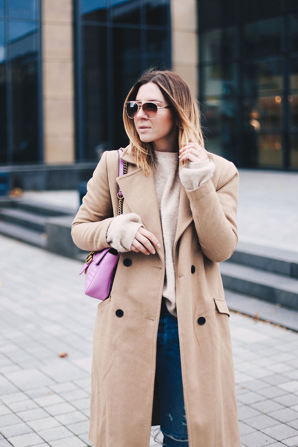 Boyfriend Jeans Outfit mit Camel Mantel und Glitzer-Boots, Fashion Blog, Modeblog, Outfit Blog, Style Diary, Glitzer Boots, Levis 501 CT Outfit, Vila Mantel, GG Marmont pink, whoismocca.me