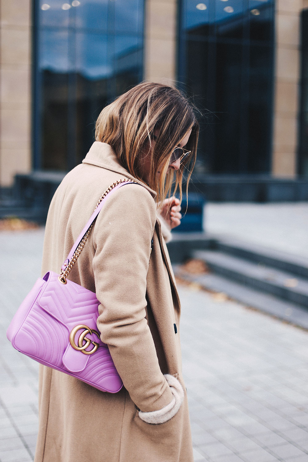 Boyfriend Jeans Outfit mit Camel Mantel und Glitzer-Boots, Fashion Blog, Modeblog, Outfit Blog, Style Diary, Glitzer Boots, Levis 501 CT Outfit, Vila Mantel, GG Marmont pink, whoismocca.me