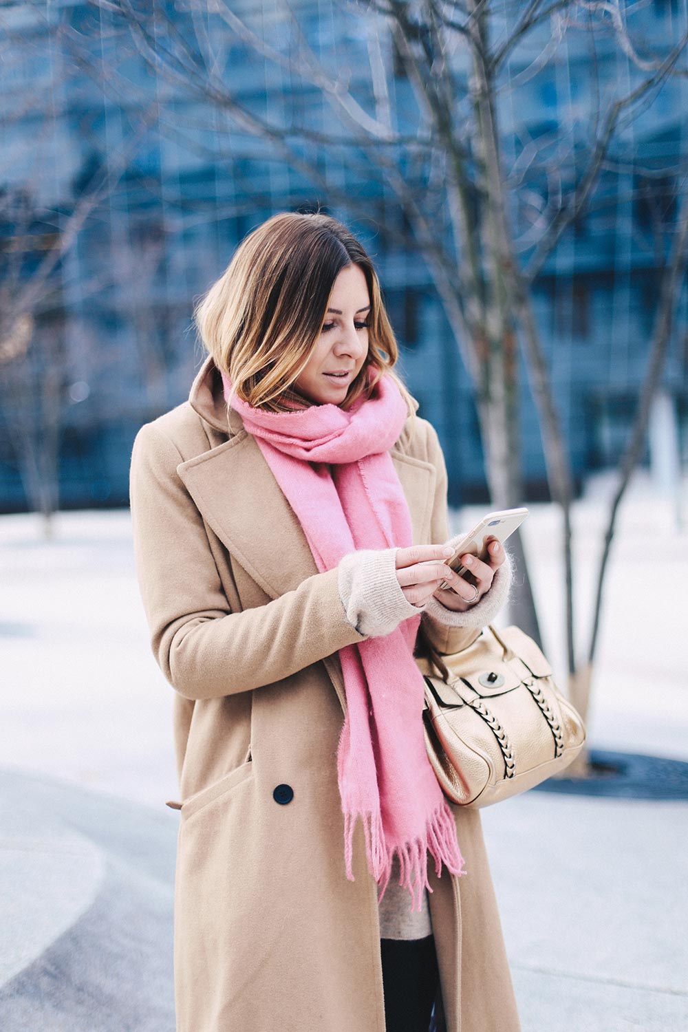 Balenciaga Cut-Out Boots, Camel Mantel und Mulberry Bayswater Tasche, Winter Outfit, Streetstyle, Innsbruck, Pink Outfit, Fashion Blog, Modeblog, Style Blog, Outfit Blog, whoismocca.me