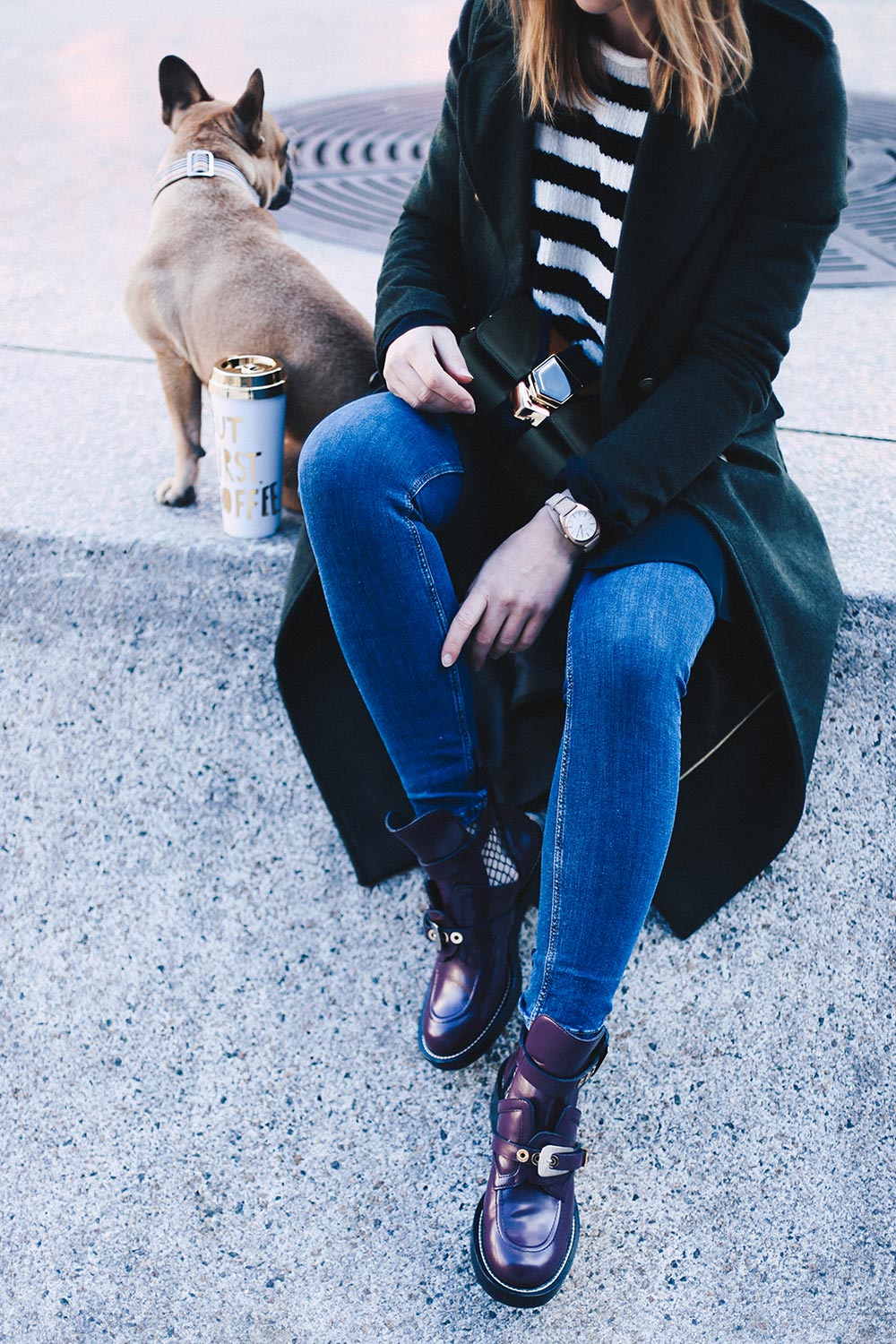 Jimmy Choo Lockett Petite Bag und Balenciaga Ceinture Boots, Skinny Jeans, Winter Streetstyle, Coffe To Go, But First Coffee, Frenchie, Fashion Blog, Modeblog, Outfit Blog, whoismocca.me