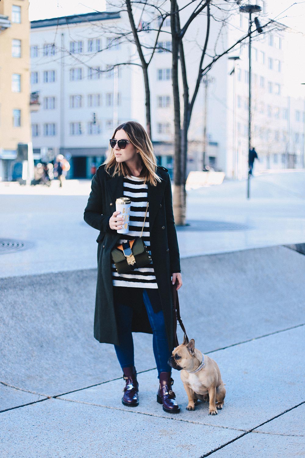 Jimmy Choo Lockett Petite Bag und Balenciaga Ceinture Boots, Skinny Jeans, Winter Streetstyle, Coffe To Go, But First Coffee, Frenchie, Fashion Blog, Modeblog, Outfit Blog, whoismocca.me