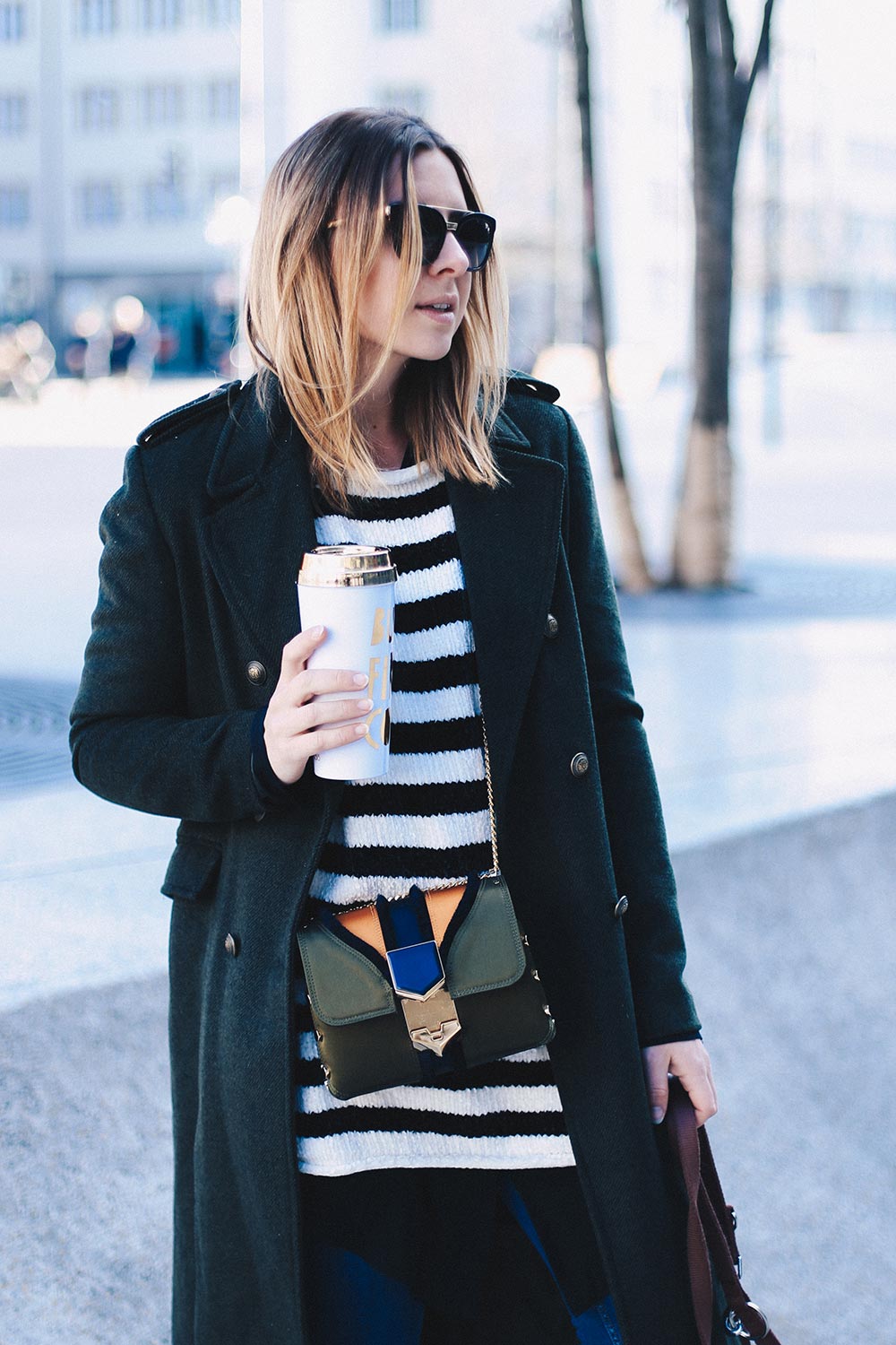 Vintage Designer Taschen, Jimmy Choo Lockett Petite Bag und Balenciaga Ceinture Boots, Skinny Jeans, Winter Streetstyle, Coffe To Go, But First Coffee, Frenchie, Fashion Blog, Modeblog, Outfit Blog, whoismocca.me