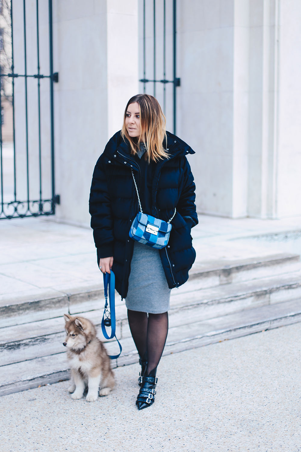 Winter-Streetstyle mit Bleistiftrock und Pufferjacke, Ankle Boots, Modeblog, Fashionblog, Mode Magazin, Outfit Blog, Style Blog, Daunenjacke, whoismocca.me