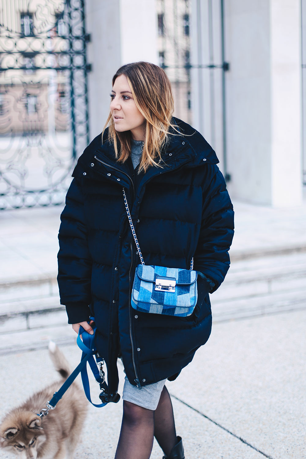 Winter-Streetstyle mit Bleistiftrock und Pufferjacke, Ankle Boots, Modeblog, Fashionblog, Mode Magazin, Outfit Blog, Style Blog, Daunenjacke, whoismocca.me