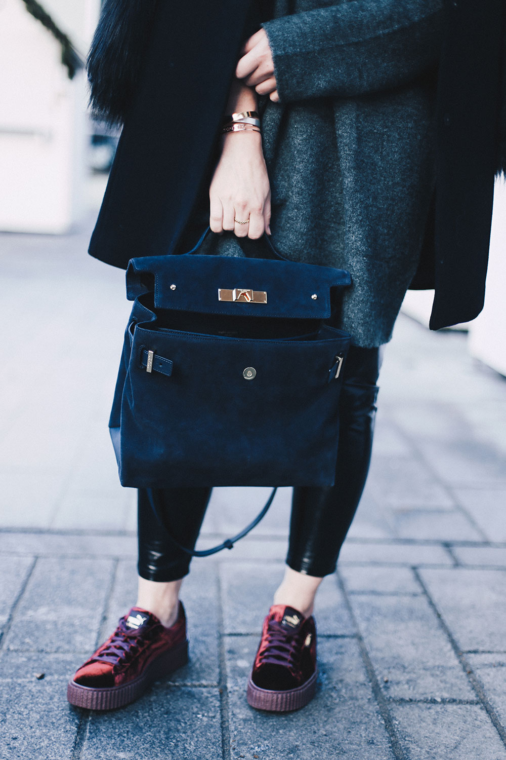 Fenty Creepers, Puma, Rihanna, Outfit Idee, Winteroutfit, Streetstyle, Fake Fur, Lackleder, Outfit Blog, Modeblog, Fashion Blog, Style Blog, Kurt Geiger Tasche, Rag & Bone Fedora, whoismocca.me