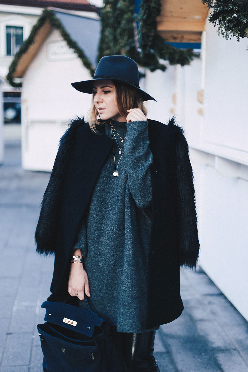 Fenty Creepers, Puma, Rihanna, Outfit Idee, Winteroutfit, Streetstyle, Fake Fur, Lackleder, Outfit Blog, Modeblog, Fashion Blog, Style Blog, Kurt Geiger Tasche, Rag & Bone Fedora, whoismocca.me