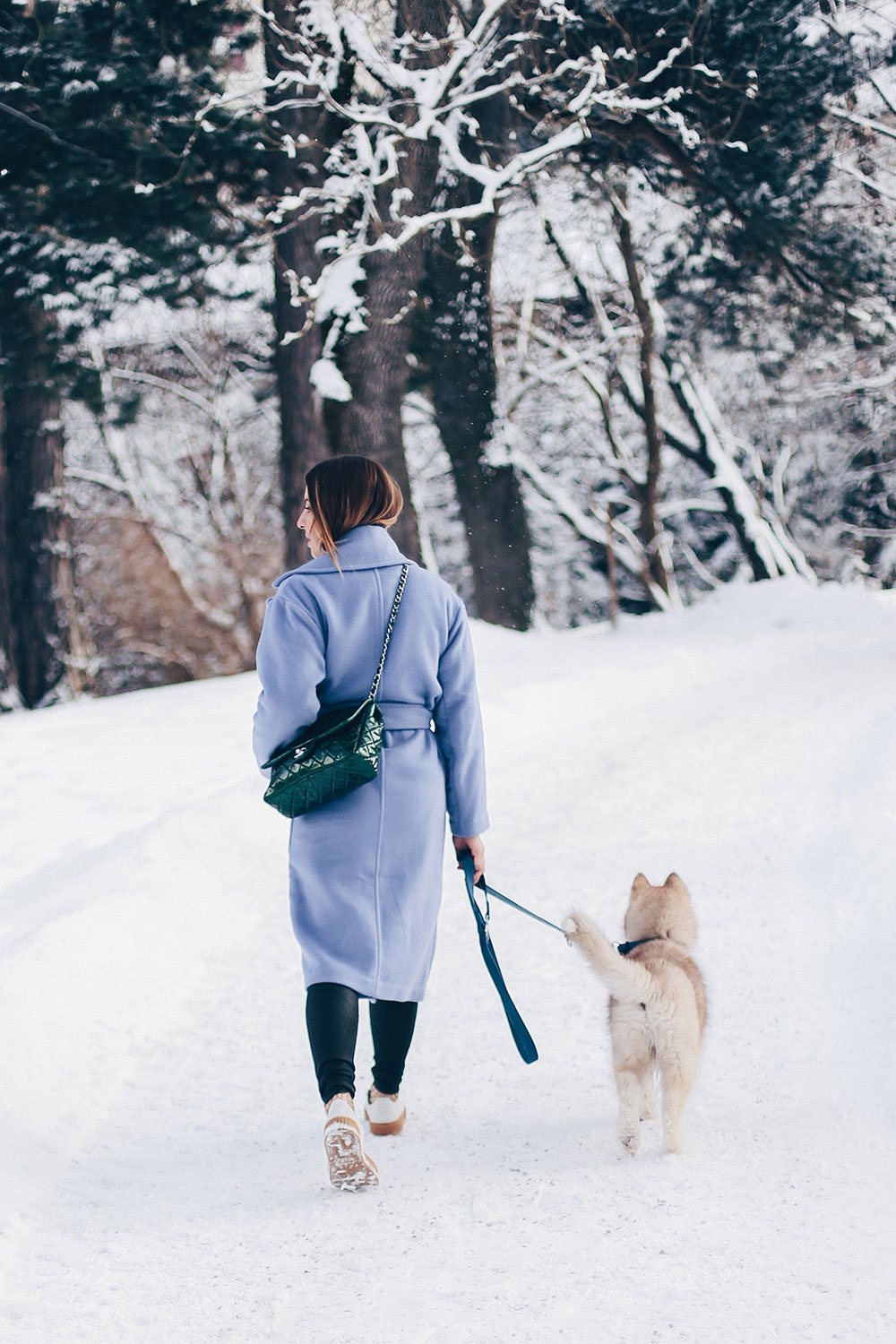 hellblauen Mantel kombinieren, Winter Outfit, Streetstyle, Outfit Blog, Style Blog, Alltagsoutfit, Fenty Puma Sneakers, Fashion Blog, Mode Magazin, whoismocca.me