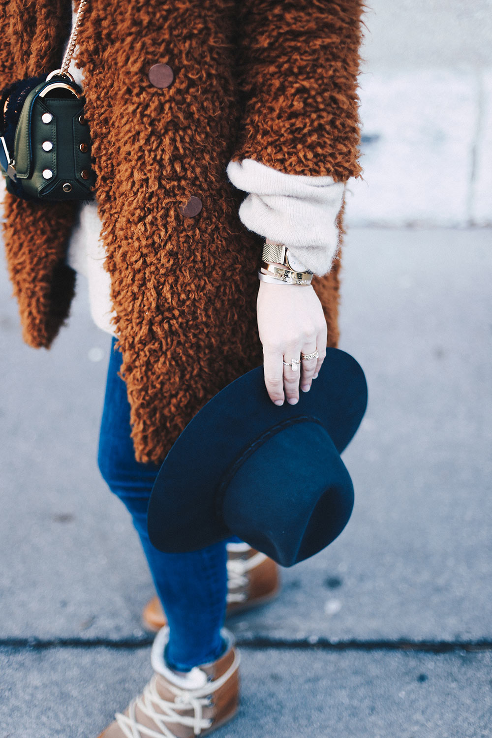 Teddyfell Jacke, Winteroutfit, Isabel Marant Nowles Boots, Jimmy Choo Lockett Petite, Vintage Designer Shopping, Streetstyle, Modeblog, Fashion Blog, Outfit Ideen, whoismocca.me