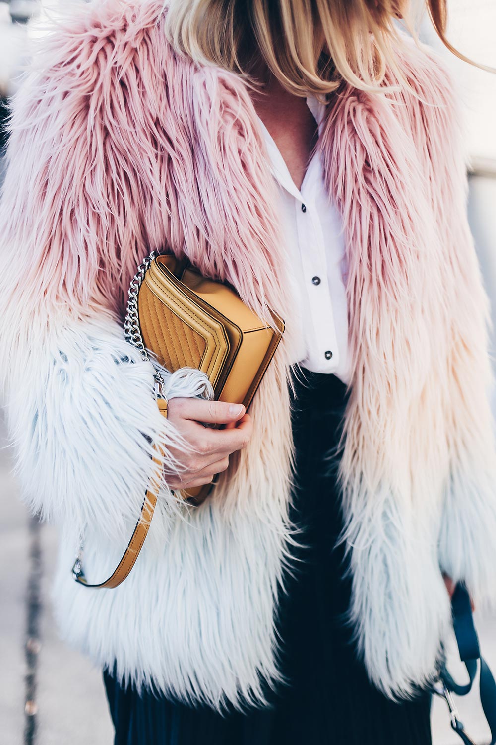 how to rock the faux fur trend, Winter Outfit, American Retro Fake Fur Jacke, Streetstyle, Samtculotte, Outfit Blog, Style Blog, Fashionblog, Modeblog, whoismocca.me