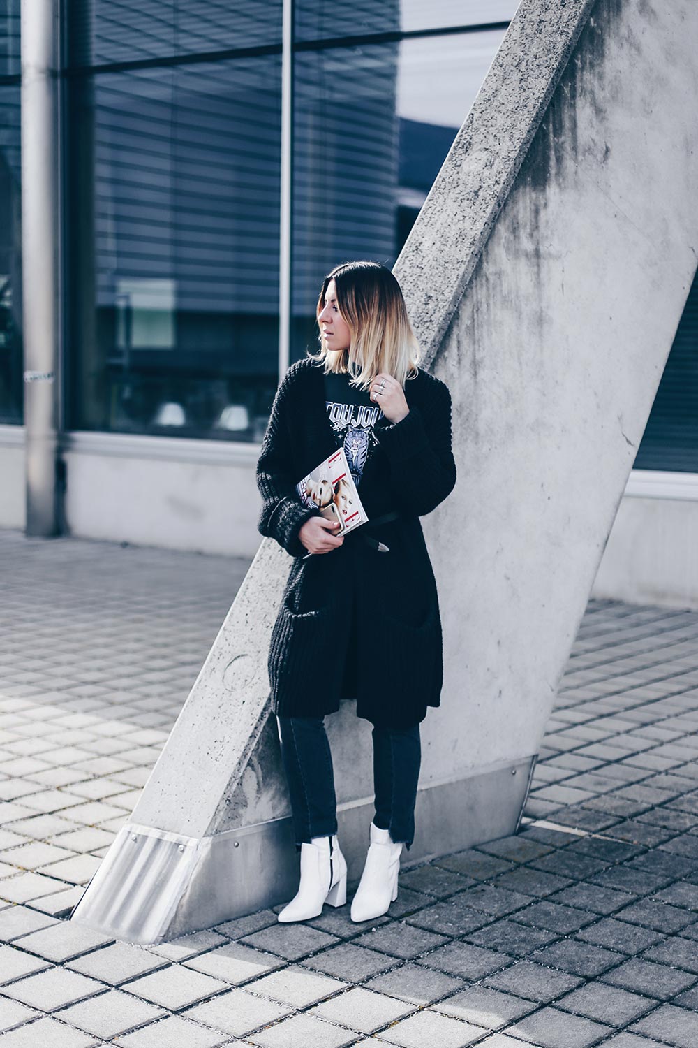 Rock Chic Look, rockiges Outfit, Statement Shirt, weisse Boots, Streetstyle, Fashionblog, Modeblog, Outfit Blog, Style Blog, whoismocca.me