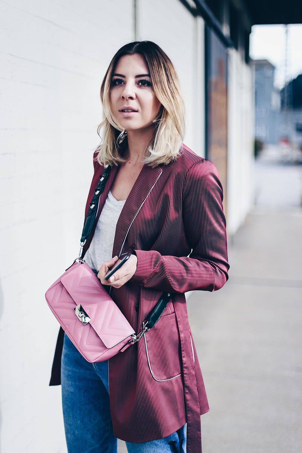 The Eyelet Jeans aka Fashion Forward Denim Trend, How to wear, Pink Bag, Guitar Strap, Pyjama Blazer, Streetstyle, Fashion Blog, Modeblog, Outfit Blog, Style Blog, whoismocca.me