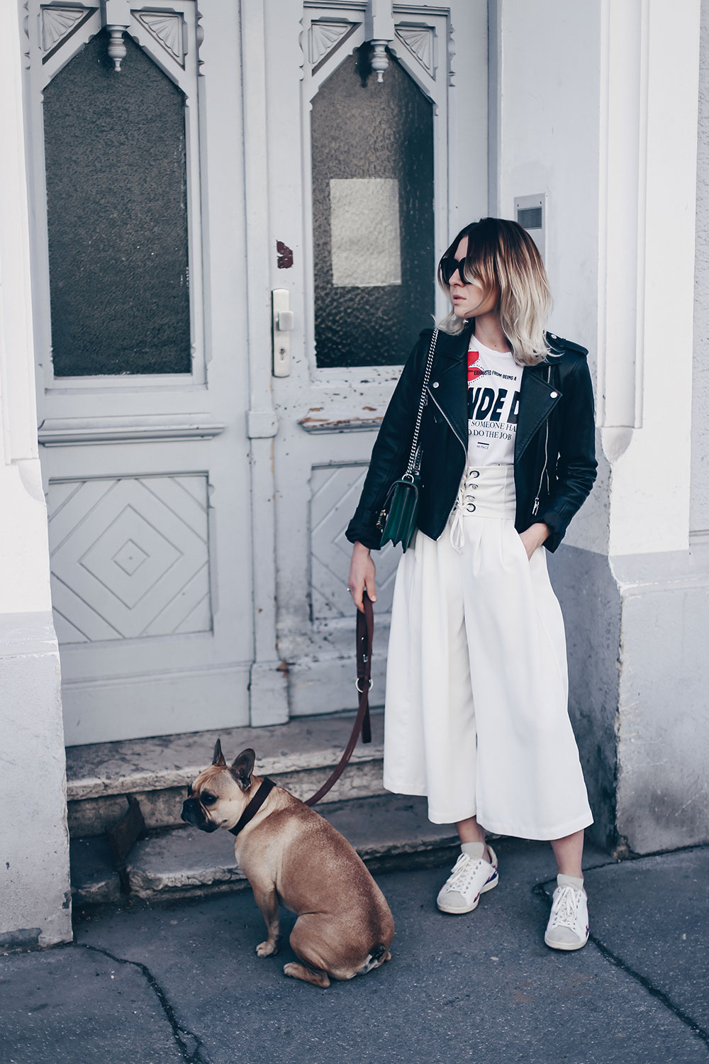 Der Culotte Style: unaufgeregt bequem und chic zugleich, Culotte kombinieren, Culotte im Alltag stylen, Sneakers Outfit, Lederjacke kombinieren, grüne Gucci Dionysus, Fashion Blog, Modeblog, Style Blog, Outfit Blog, www.whoismocca.me