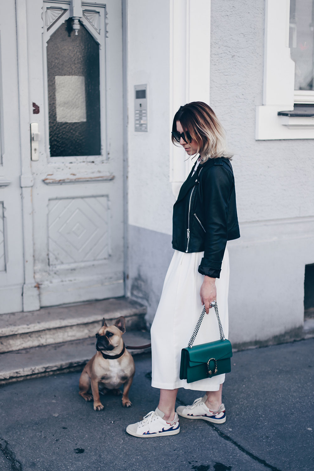 Der Culotte Style: unaufgeregt bequem und chic zugleich, Culotte kombinieren, Culotte im Alltag stylen, Sneakers Outfit, Lederjacke kombinieren, grüne Gucci Dionysus, Fashion Blog, Modeblog, Style Blog, Outfit Blog, www.whoismocca.me