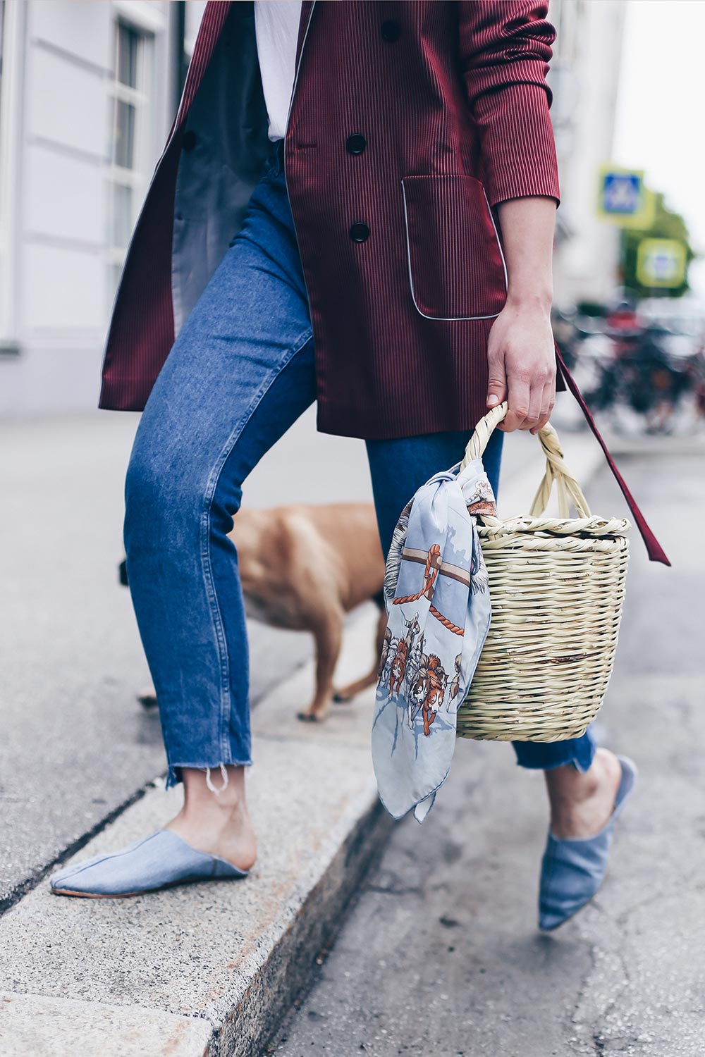 Casual Blazer Outfit mit Jane Birkin Basket und Denim Slippers, Jane Birkin Basket stylen und shoppen, Style Blog, Modeblog, Outfit Blog, Streetstyle 2017, Blazer Outfit, www.whoismocca.me