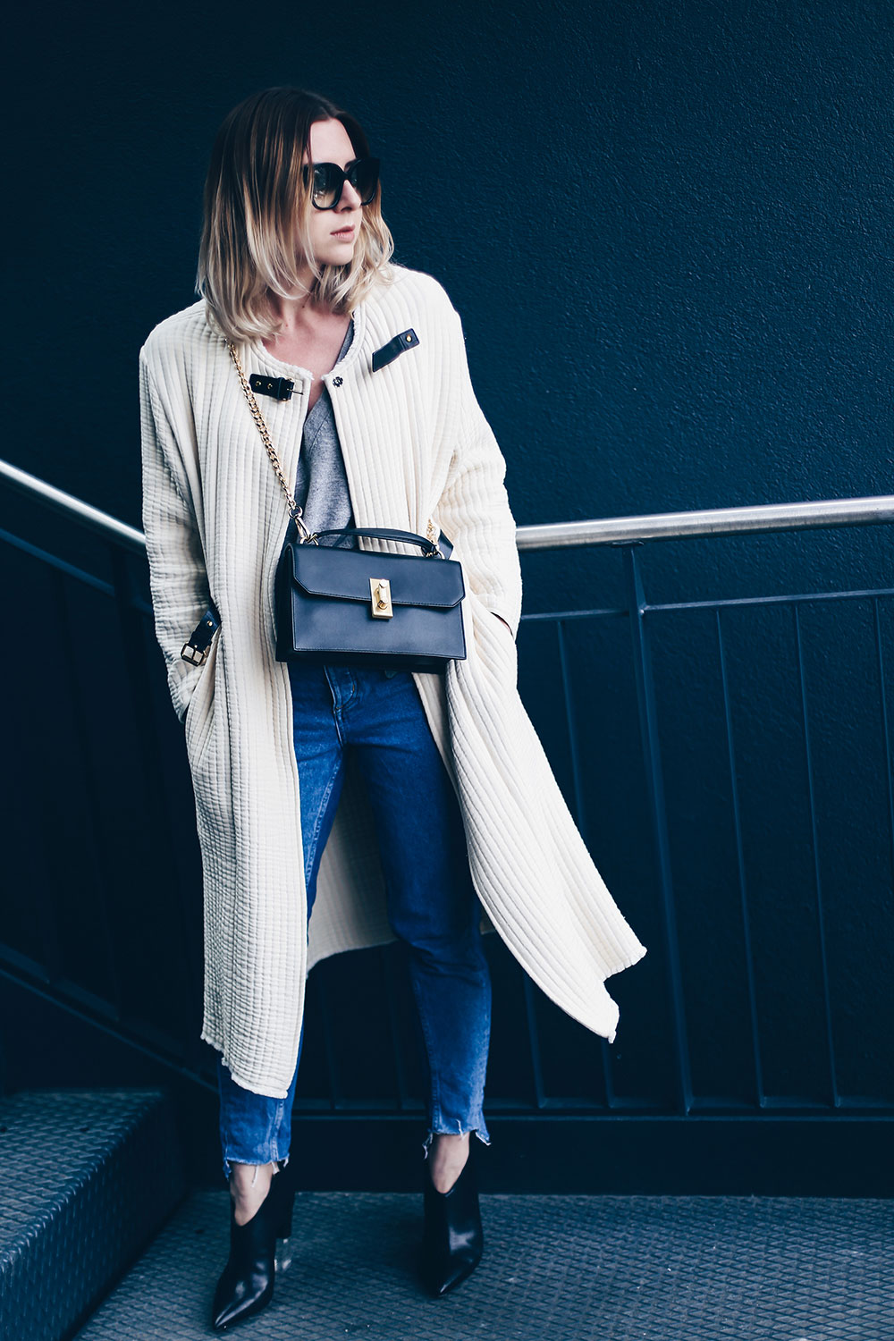 Casual Chic Denim Style mit Isabel Marant Mantel und Vic Matie Schuhen, Flynn Tasche, Gucci Padlock Lookalike, Streetstyle, Fashion Blogger, Modeblog, Outfit Blog, www.whoismocca.me