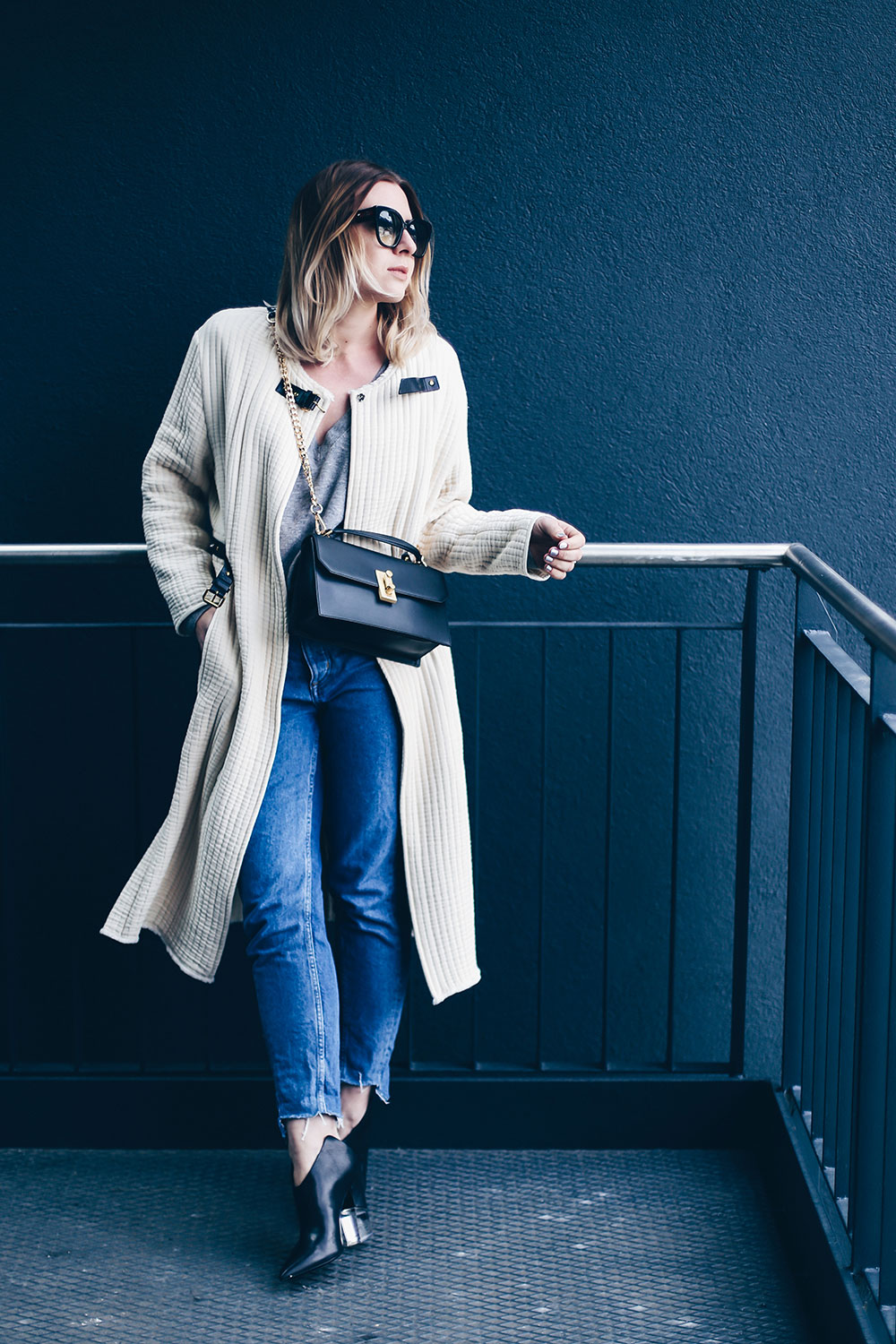 Casual Chic Denim Style mit Isabel Marant Mantel und Vic Matie Schuhen, Flynn Tasche, Gucci Padlock Lookalike, Streetstyle, Fashion Blogger, Modeblog, Outfit Blog, www.whoismocca.me