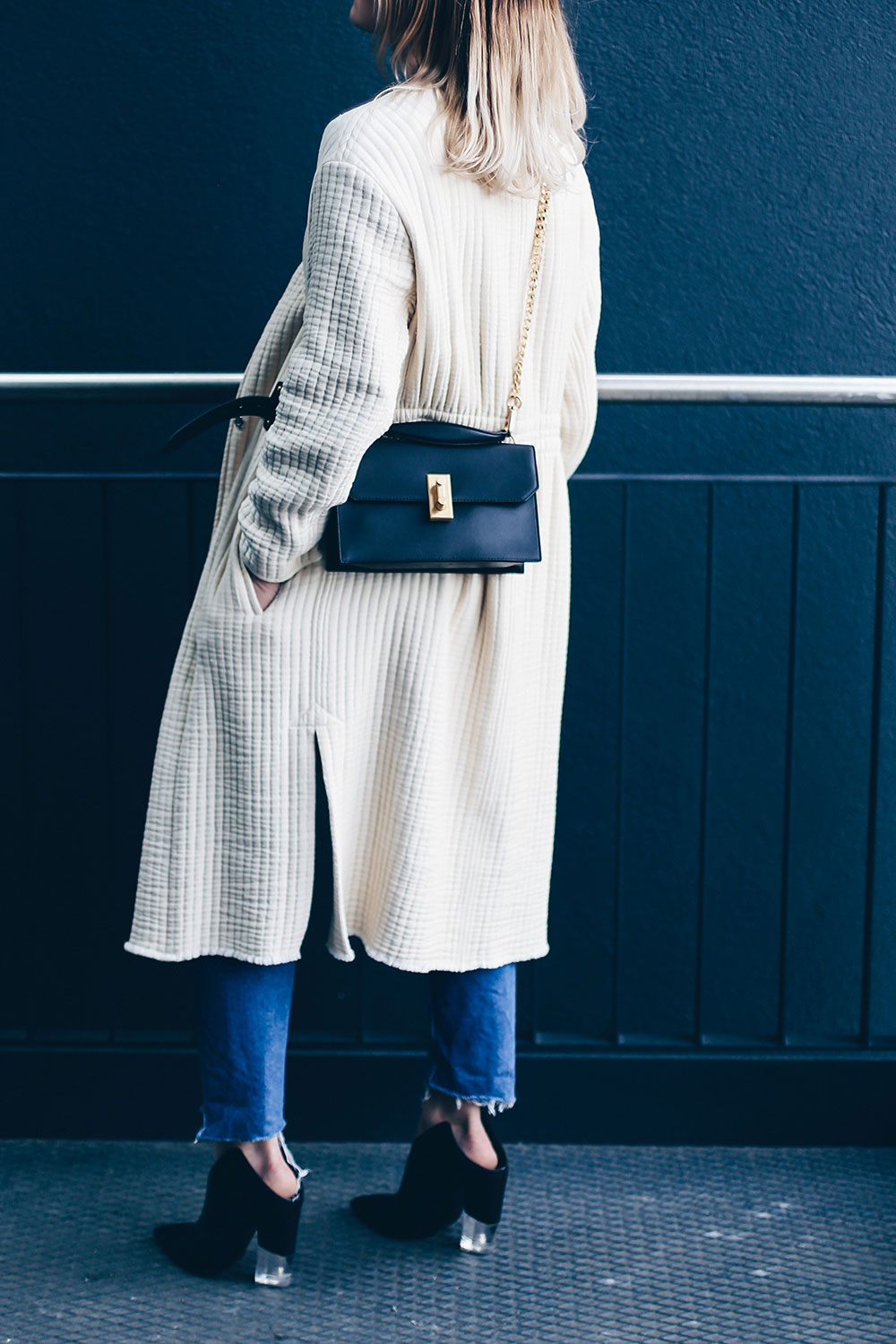 Casual Chic Denim Style mit Isabel Marant Mantel und Vic Matie Schuhen, Flynn Tasche, Gucci Padlock Lookalike, Streetstyle, Fashion Blogger, Modeblog, Outfit Blog, www.whoismocca.me