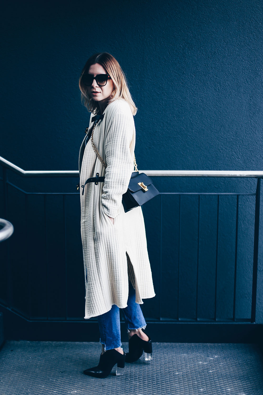 Casual Chic Denim Style mit Isabel Marant Mantel und Vic Matie Schuhen, Flynn Tasche, Gucci Padlock Lookalike, Streetstyle, Fashion Blogger, Modeblog, Outfit Blog, www.whoismocca.me