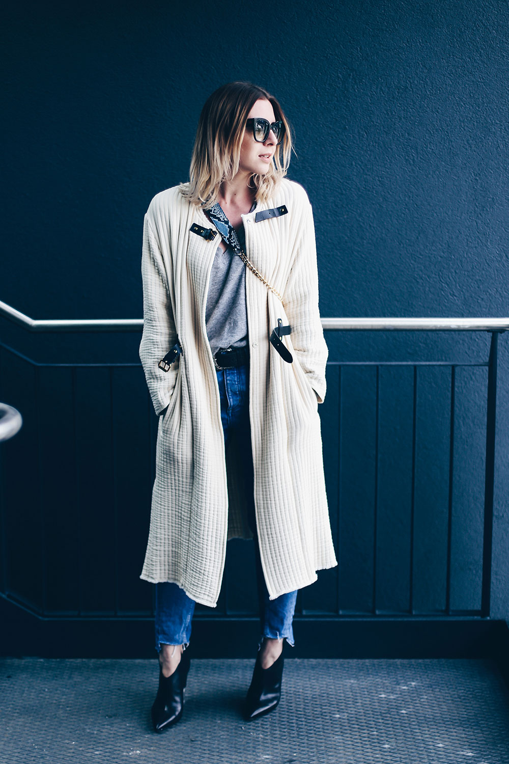 Casual Chic Denim Style mit Isabel Marant Mantel und Vic Matie Schuhen, Flynn Tasche, Gucci Padlock Lookalike, Streetstyle, Fashion Blogger, Modeblog, Outfit Blog, www.whoismocca.me