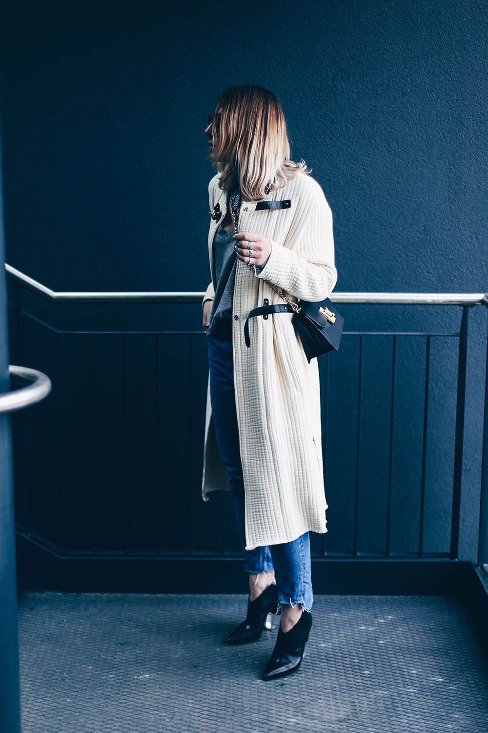 Casual Chic Denim Style mit Isabel Marant Mantel und Vic Matie Schuhen, Flynn Tasche, Gucci Padlock Lookalike, Streetstyle, Fashion Blogger, Modeblog, Outfit Blog, www.whoismocca.me