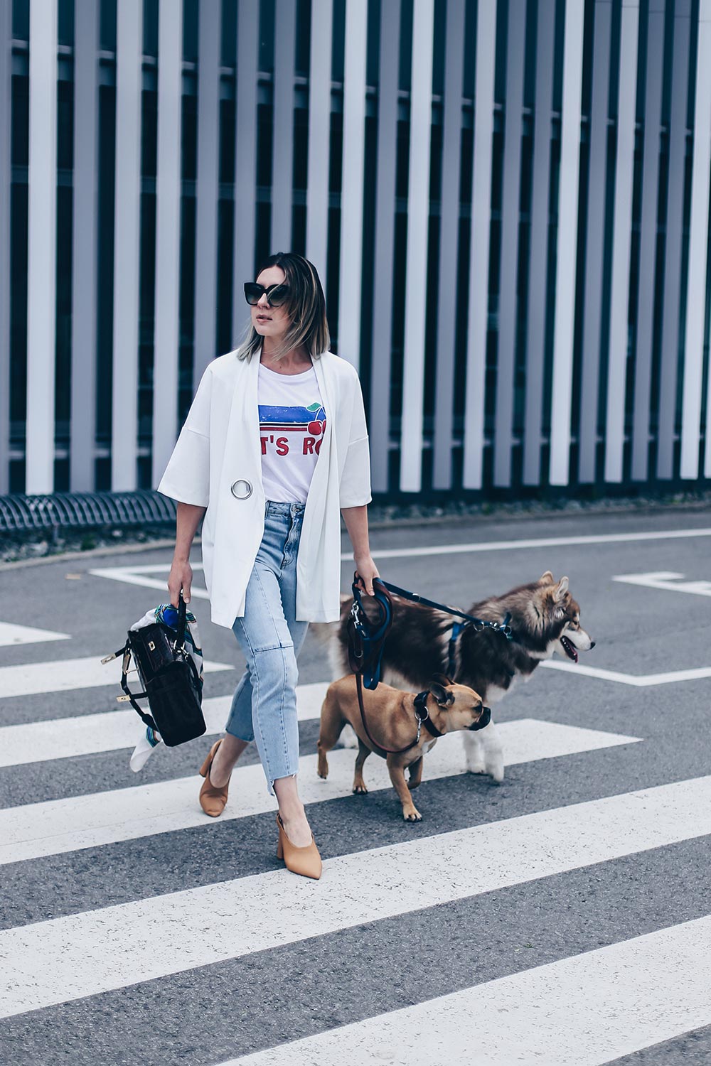 cropped Jeans Outfit, Mom Jeans kombinieren, Jeans Styling Ideen, Picard Tasche, Saint Laurent Tuch, Mango Pumps, Blockabsatz, Print Shirt, Statement Shirt, Kaftan, Kimono stylen, Frühlings Outfit, Modeblog, Fashion Blog, Style Blog, Outfit Blog, www.whoismocca.me