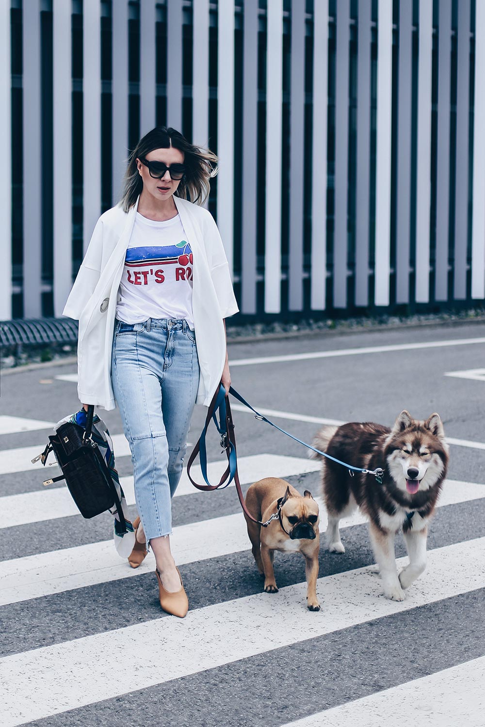 cropped Jeans Outfit, Mom Jeans kombinieren, Jeans Styling Ideen, Picard Tasche, Saint Laurent Tuch, Mango Pumps, Blockabsatz, Print Shirt, Statement Shirt, Kaftan, Kimono stylen, Frühlings Outfit, Modeblog, Fashion Blog, Style Blog, Outfit Blog, www.whoismocca.me