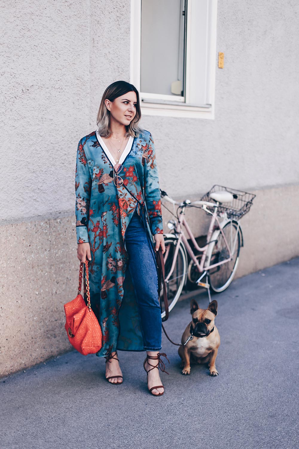 Zara Blumen Longline Kimono kombinieren, Früh Sommer Outfit mit Jeans und Kimono, High Heels, Nina Ricci Tasche, rosa Sonnenbrille, Basic Casual Chic Outfit, Sommer Style, Fashion Blog, Modeblog, Outfit Blog, Style Blogazine, www.whoismocca.me