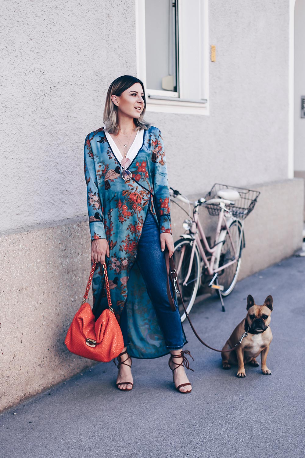 Zara Blumen Longline Kimono kombinieren, Früh Sommer Outfit mit Jeans und Kimono, High Heels, Nina Ricci Tasche, rosa Sonnenbrille, Basic Casual Chic Outfit, Sommer Style, Fashion Blog, Modeblog, Outfit Blog, Style Blogazine, www.whoismocca.me