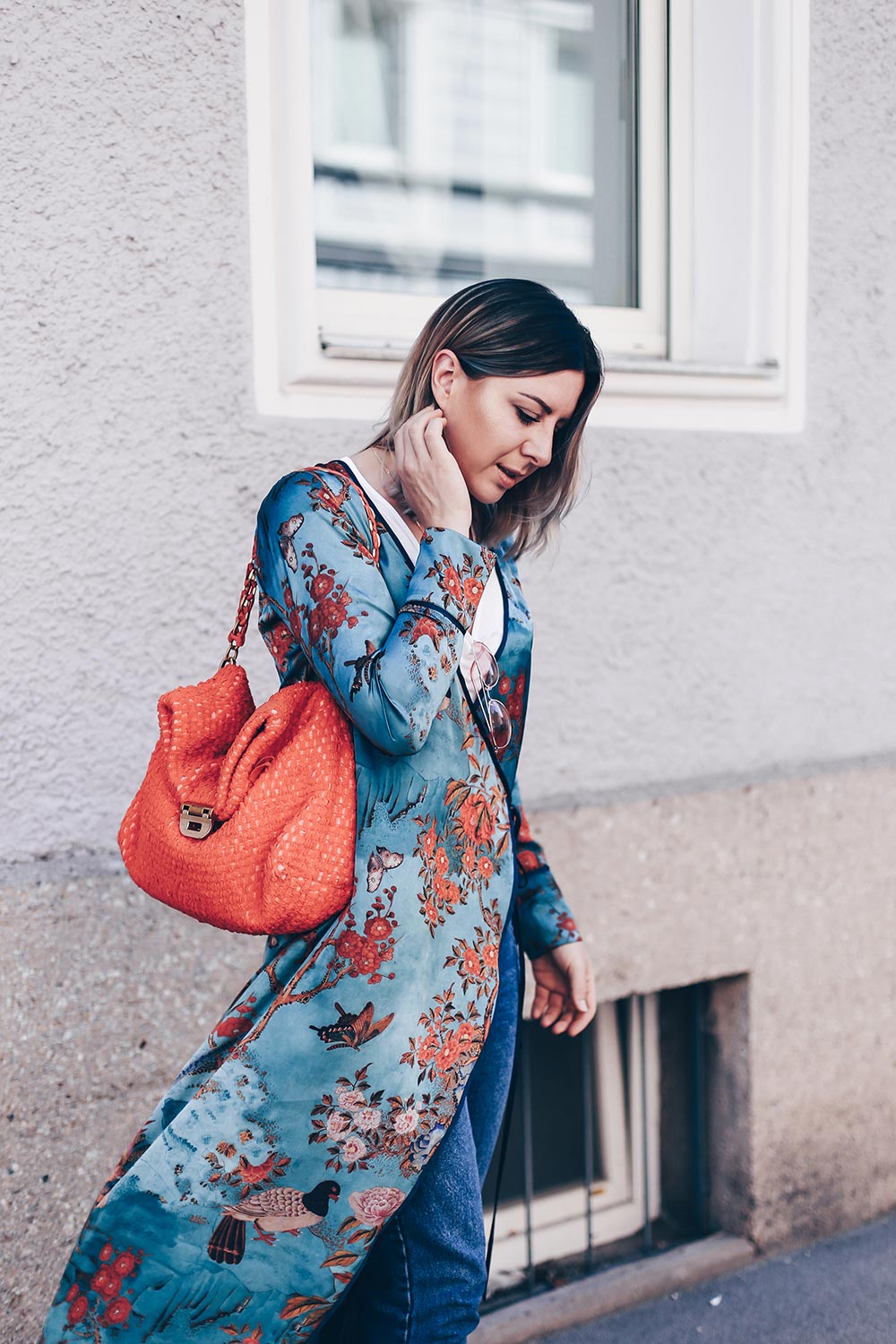 Zara Blumen Longline Kimono kombinieren, Früh Sommer Outfit mit Jeans und Kimono, High Heels, Nina Ricci Tasche, rosa Sonnenbrille, Basic Casual Chic Outfit, Sommer Style, Fashion Blog, Modeblog, Outfit Blog, Style Blogazine, www.whoismocca.me