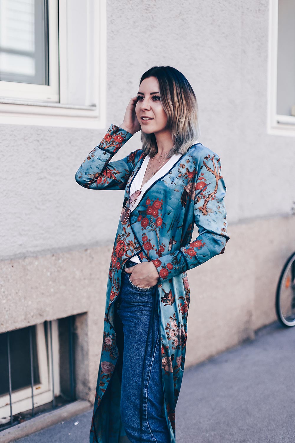 Zara Blumen Longline Kimono kombinieren, Früh Sommer Outfit mit Jeans und Kimono, High Heels, Nina Ricci Tasche, rosa Sonnenbrille, Basic Casual Chic Outfit, Sommer Style, Fashion Blog, Modeblog, Outfit Blog, Style Blogazine, www.whoismocca.me