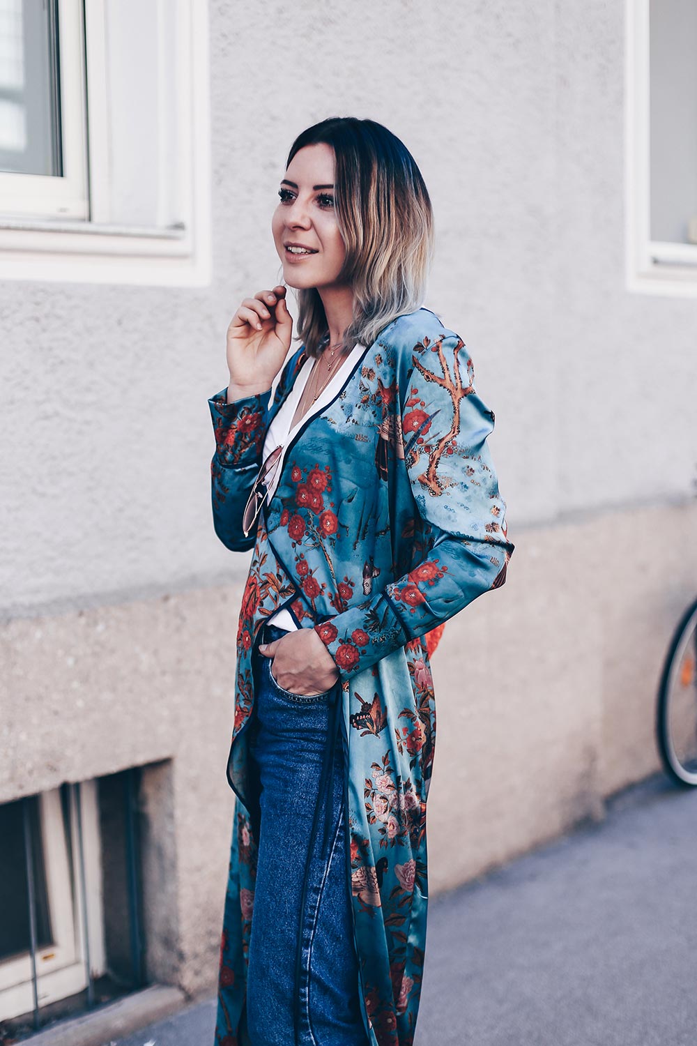 Zara Blumen Longline Kimono kombinieren, Früh Sommer Outfit mit Jeans und Kimono, High Heels, Nina Ricci Tasche, rosa Sonnenbrille, Basic Casual Chic Outfit, Sommer Style, Fashion Blog, Modeblog, Outfit Blog, Style Blogazine, www.whoismocca.me