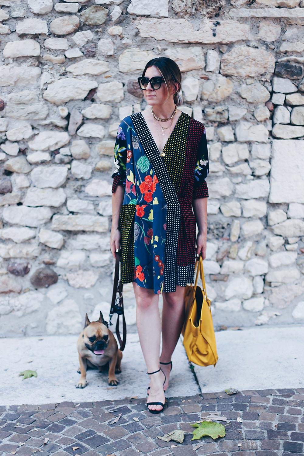 Diane von Furstenberg Kleid, diane von furstenberg kleider sale, Seidenkleid kombinieren, Balenciaga tasche gelb, Sommer Outfit, Streetstyle, urlaubsoutfit, Fashion Blog, Modeblog, Urlaubskleider, print kleid bedruckt, Diane von Furstenberg Seidenkleid, modetipps 2017, Style Blog, Outfit Blog, www.whoismocca.me