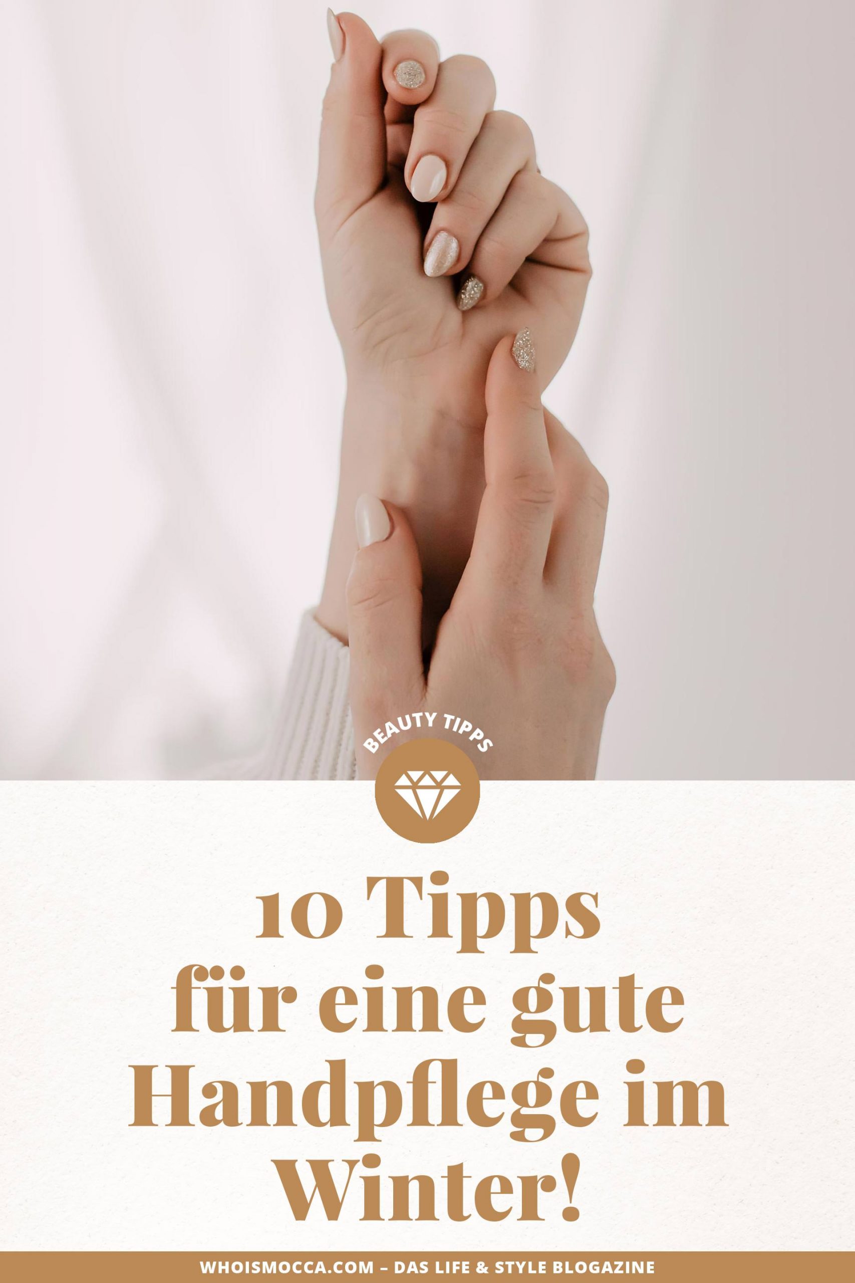 Im Beitrag auf meinem Beautyblog teile ich insgesamt 10 Tipps mit dir. Ich starte mit 5 wertvollen Ratschlägen für die Handpflege im Winter und gehe danach auf 5 weitere Hinweise für schöne Nägel an kalten Tagen ein. Jede Menge Pflegetipps und Beautytricks auf www.whoismocca.me #handpflege #nagelpflege #pflegetipps