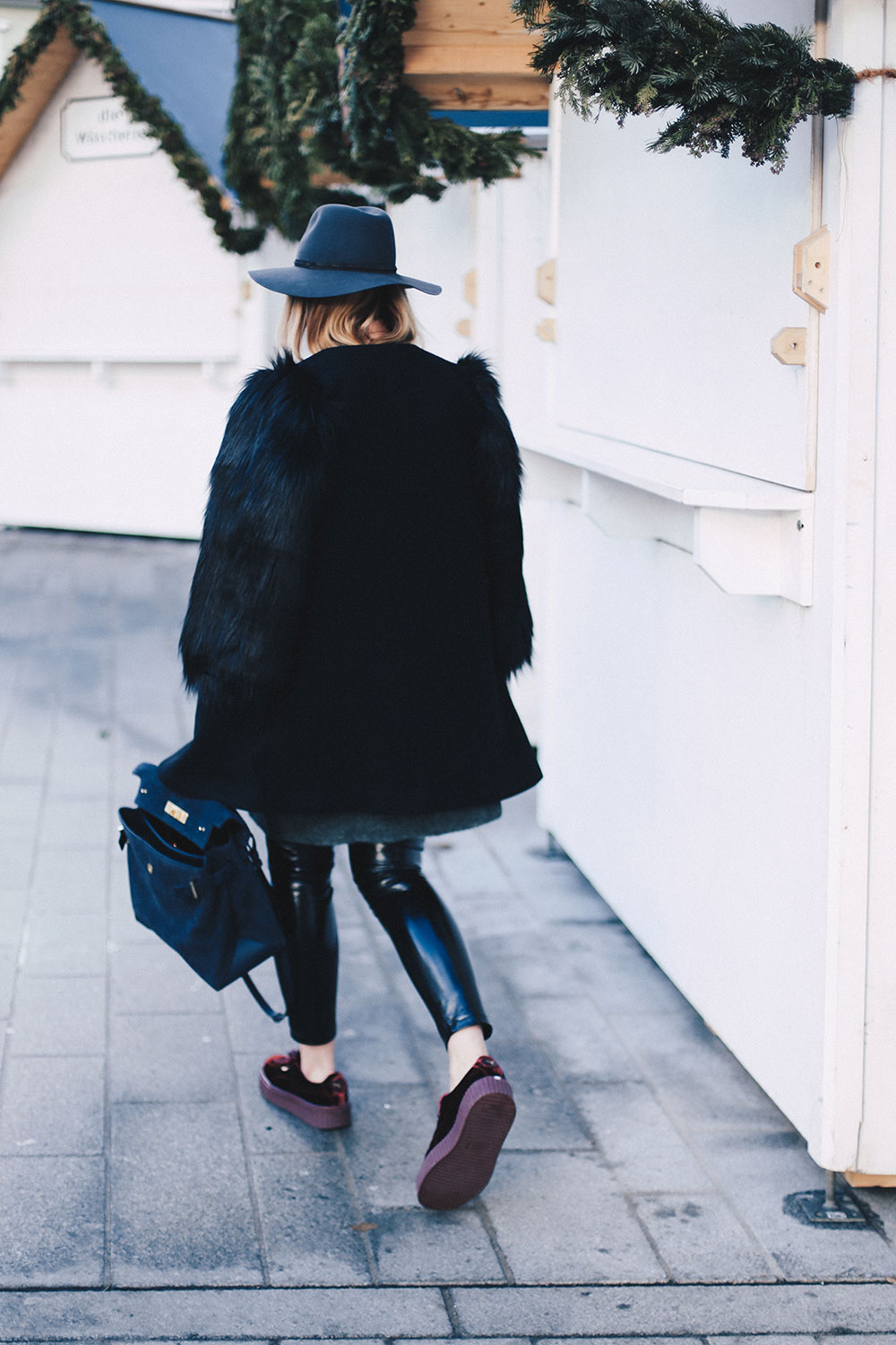 Fenty Creepers, Puma, Rihanna, Outfit Idee, Winteroutfit, Streetstyle, Fake Fur, Lackleder, Outfit Blog, Modeblog, Fashion Blog, Style Blog, Kurt Geiger Tasche, Rag & Bone Fedora, whoismocca.me