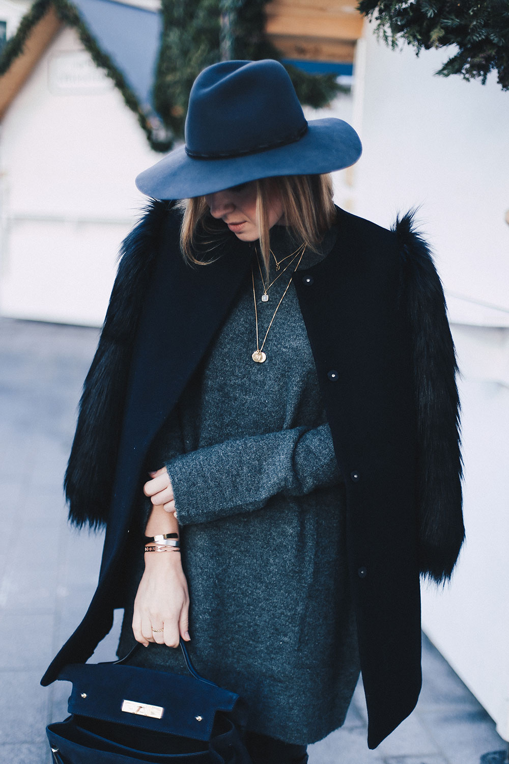 Fenty Creepers, Puma, Rihanna, Outfit Idee, Winteroutfit, Streetstyle, Fake Fur, Lackleder, Outfit Blog, Modeblog, Fashion Blog, Style Blog, Kurt Geiger Tasche, Rag & Bone Fedora, whoismocca.me