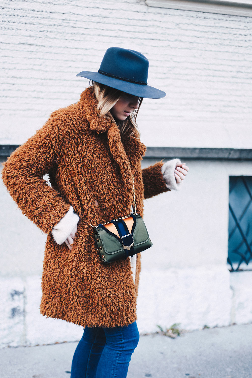 Teddyfell Jacke, Winteroutfit, Isabel Marant Nowles Boots, Jimmy Choo Lockett Petite, Vintage Designer Shopping, Streetstyle, Modeblog, Fashion Blog, Outfit Ideen, whoismocca.me