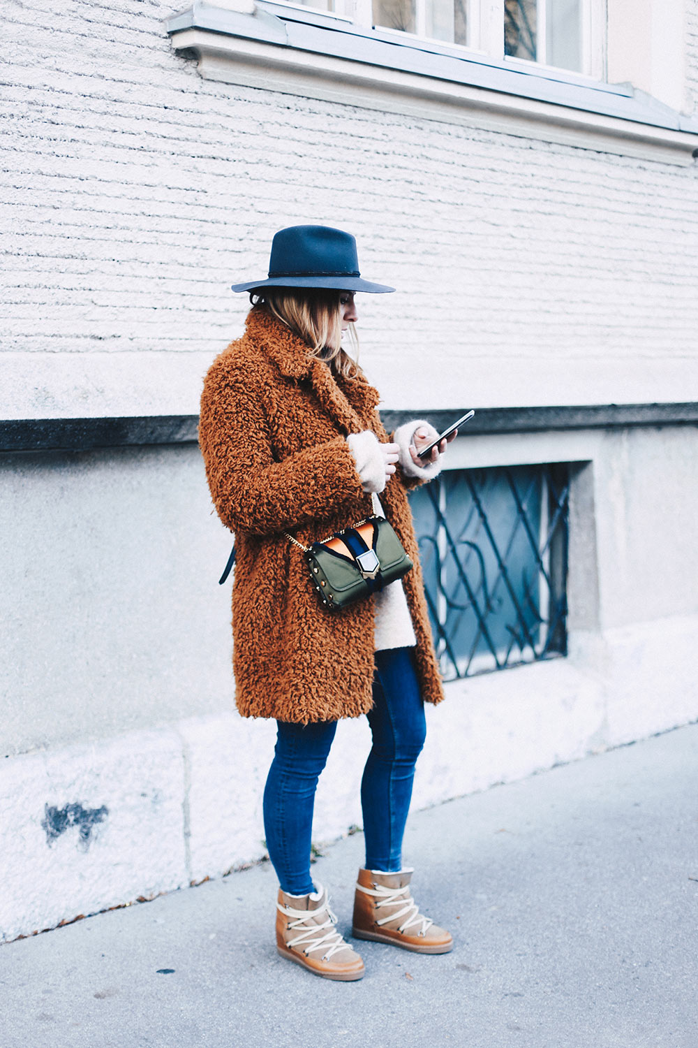 Teddyfell Jacke, Winteroutfit, Isabel Marant Nowles Boots, Jimmy Choo Lockett Petite, Vintage Designer Shopping, Streetstyle, Modeblog, Fashion Blog, Outfit Ideen, whoismocca.me