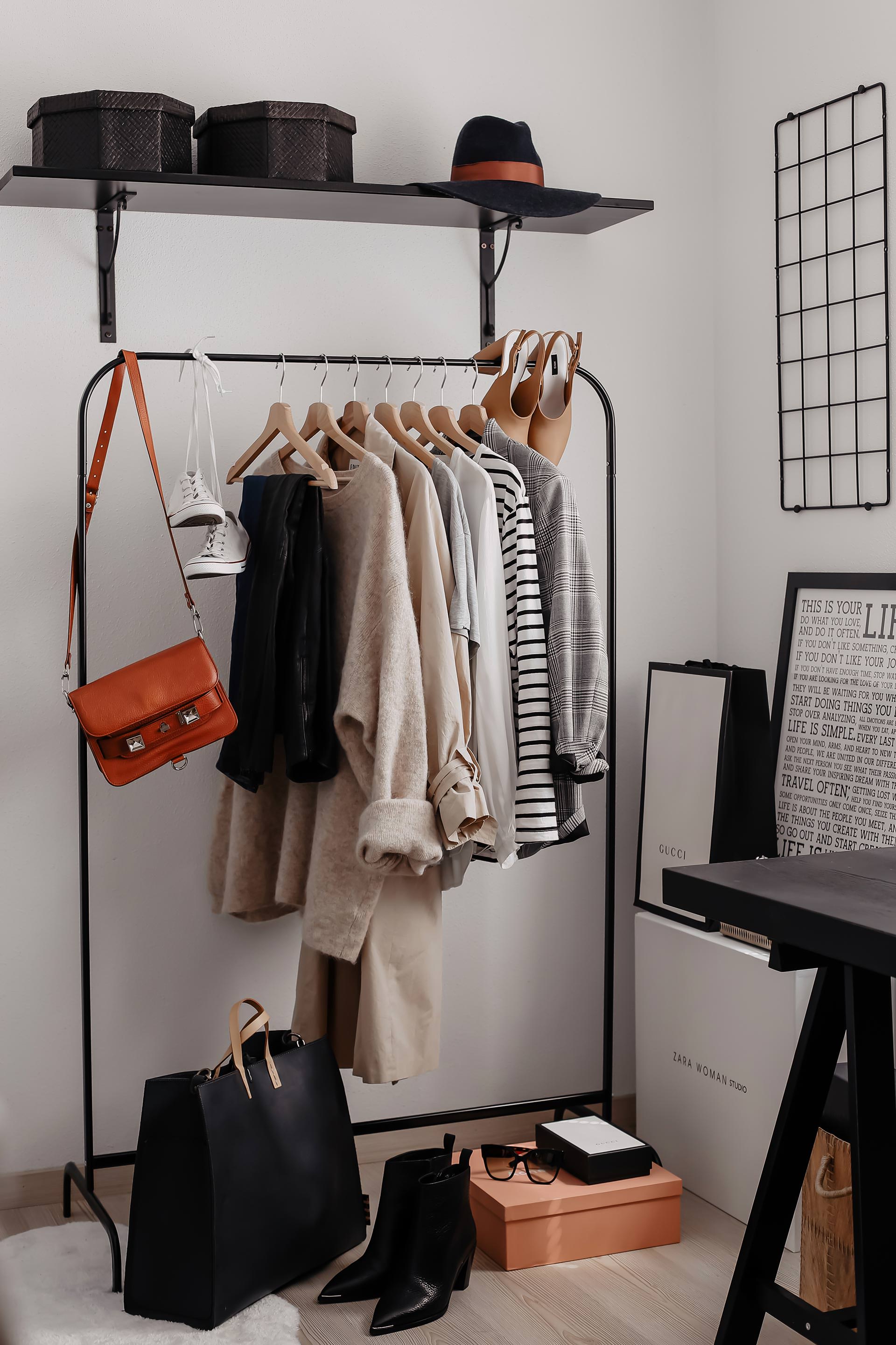 Am Modeblog findest du jetzt meine Kleiderschrank-Basics. Es sind 15 Must-haves und Wardrobe Key-Pieces für schöne Alltagsoutfits! Solche Wardrobe Essentials sind echte Kombinationswunder und Retter in der "Was ziehe ich morgen an?"-Not. Man kann sie durchaus auch als Fashion Must-haves bezeichnen, denn sie bilden die Grundlage jedes schönen Outfits. #kleiderschrank #wardrobeessentials #wardrobekeypieces #basics #modetrends