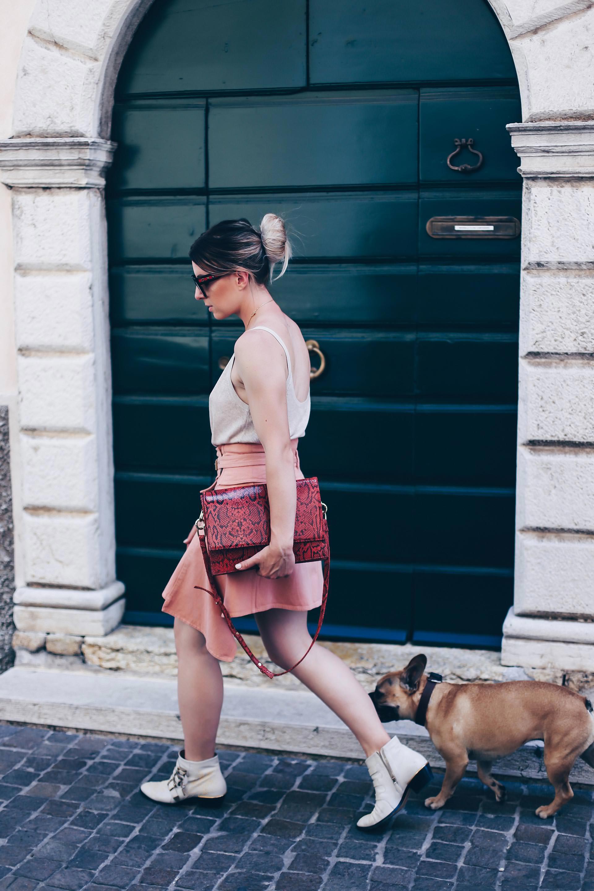 Isabel Marant Eydie Jeansrock kombinieren, Sommer Outfit mit Chloe Susanna Boots, Gestuz Tasche, Fashion Blog, Modeblog, Outfit Blog, www.whoismocca.me