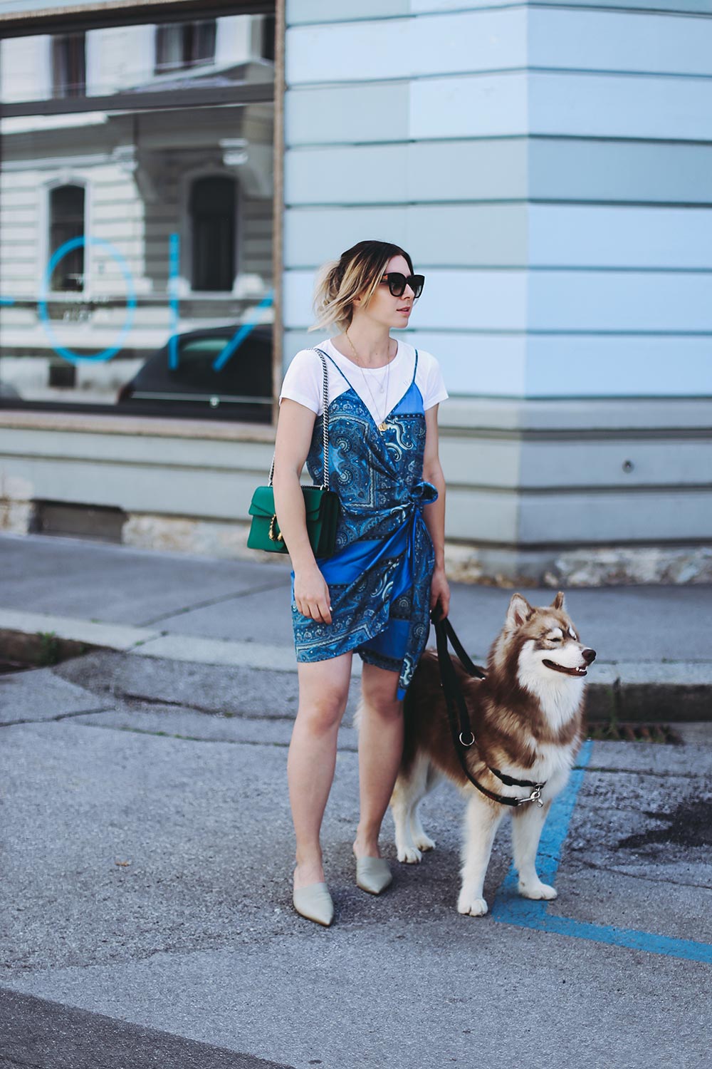 Paisley Print Kleid, Summer Capsule Wardrobe Essential Checklist, Gucci Dionysus, Kitten Heels, Sommer Outfit, Print Shirt, Streetstyle Blog, Fashion Blog, Modeblog, Outfit Blog, www.whoismocca.me