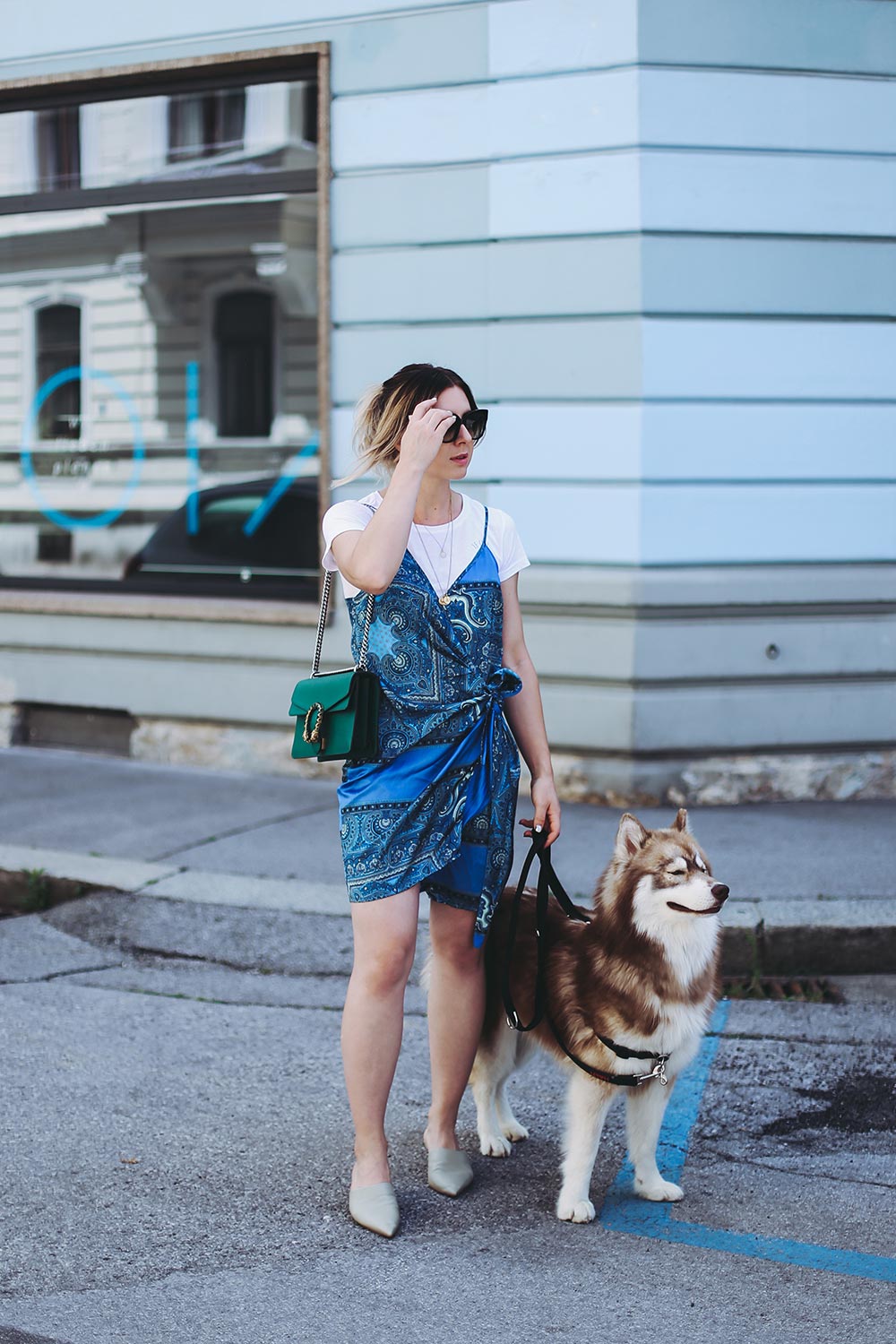 Paisley Print Kleid, Summer Capsule Wardrobe Essential Checklist, Gucci Dionysus, Kitten Heels, Sommer Outfit, Print Shirt, Streetstyle Blog, Fashion Blog, Modeblog, Outfit Blog, www.whoismocca.me