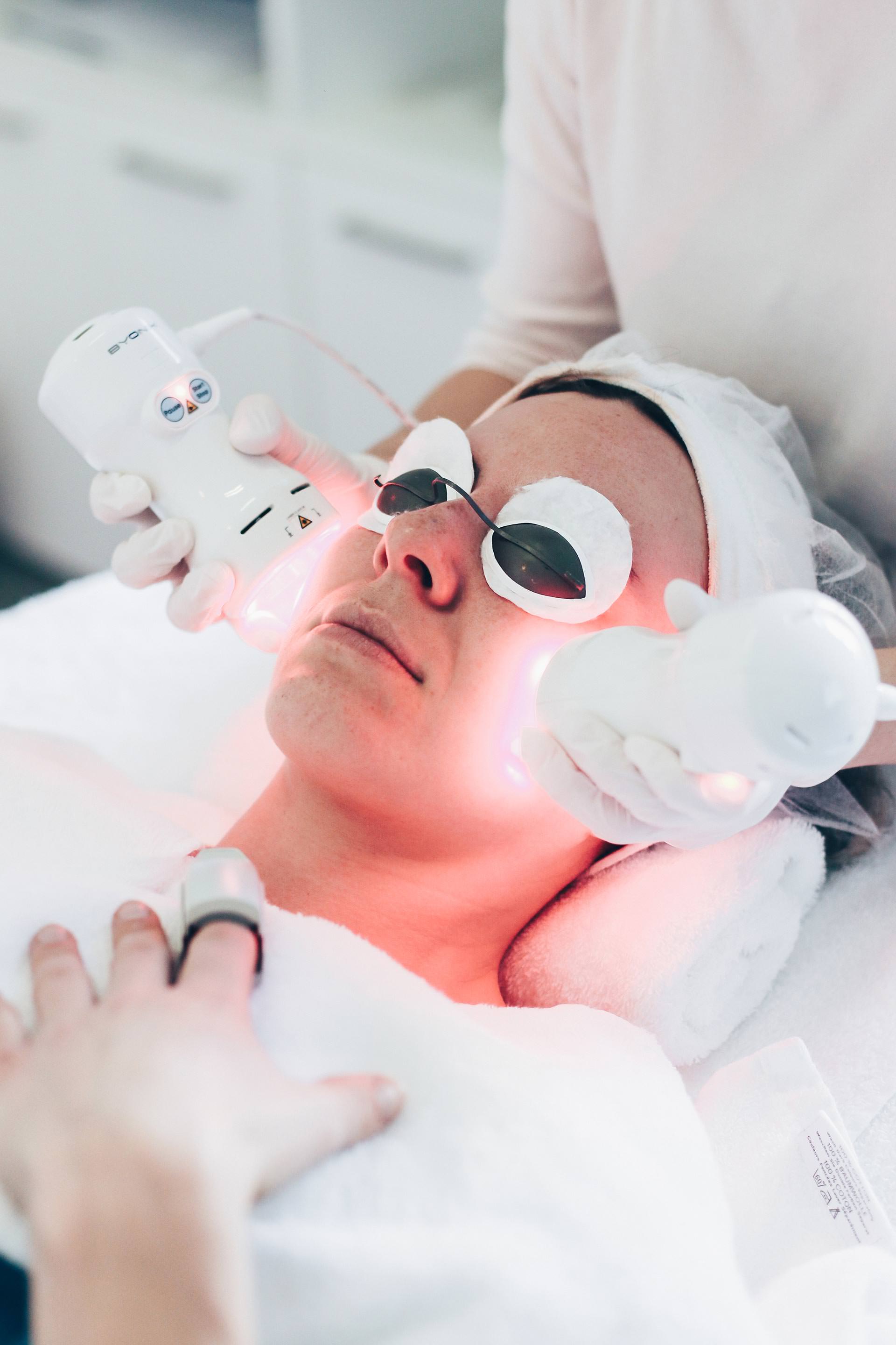 Microdermabrasion und Laserbehandlung für feinporige straffe Haut, Gesichtsstraffung ohne OP, Microdermabrasion Erfahrungen Innsbruck, Beauty Report, Erfahrungsbericht, Beauty Blog, www.whoismocca.me