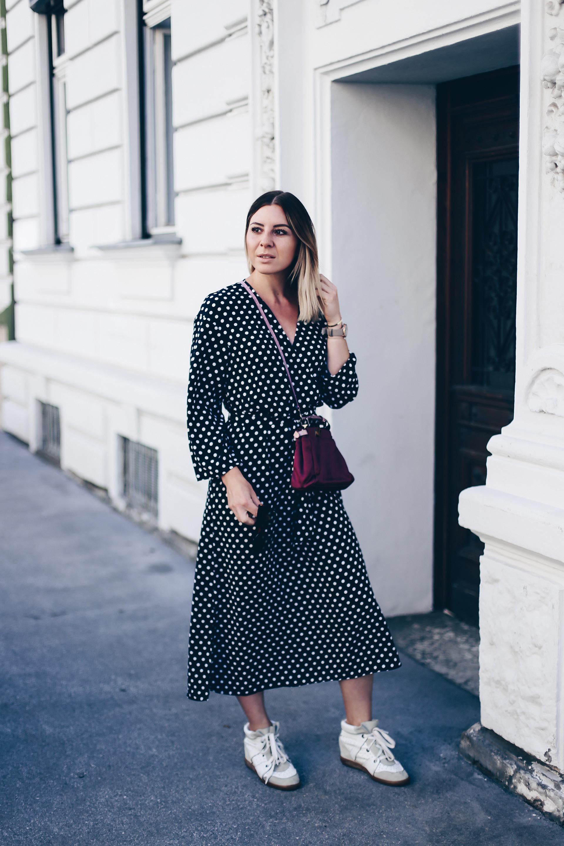 Polka Dots Kleid stylen, Herbst Trends, Sneaker Wedges Isabel Marant, Fendi Peekaboo Bag, Streetstyle, Outfit Ideen, Fashion Blog, Modeblog, Outfit Blog, www.whoismocca.me