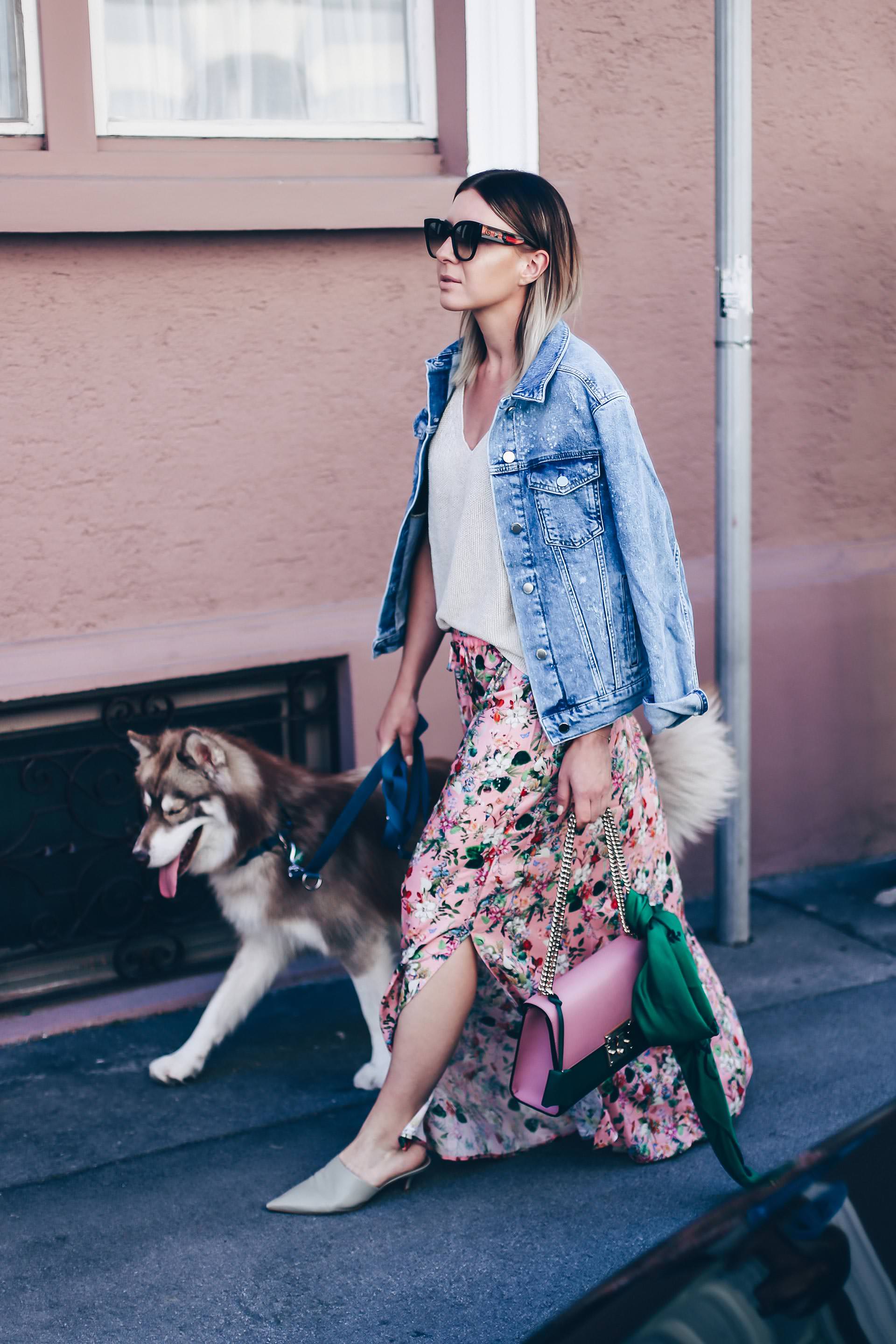 Spätsommer Outfit mit Maxirock und Jeansjacke, Tigerkopf Jeansjacke, Gucci Padlock Tasche, Maxirock im Herbst stylen, Streetstyle, Fashion Blog, Modeblog, Outfit Blog, Streetstyle, www.whoismocca.me