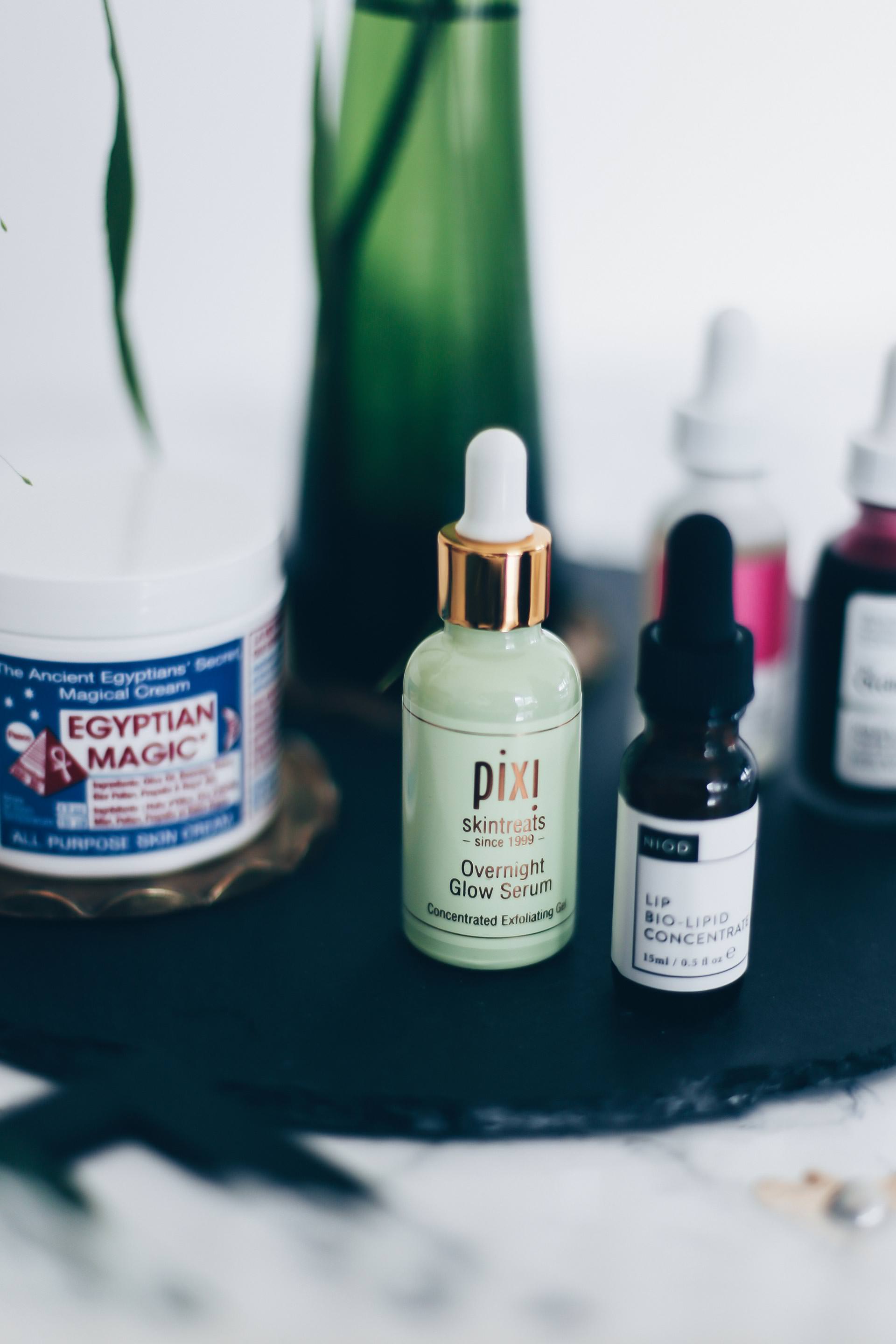 Beauty Favoriten, Must-haves, Pixi Overnight Glow Serum, Hylamide Low-Molecular HA Booster Serum, Vitamin C Booster, The Ordinary AHA BHA Peeling-Lösung, Egyptian Magic Creme, NIOD Lippenkonzentrat, Beauty Blog, Beauty Favoriten, www.whoismocca.me